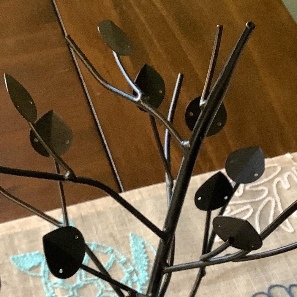 Leaf Earring Tree - Picture 3 of 3